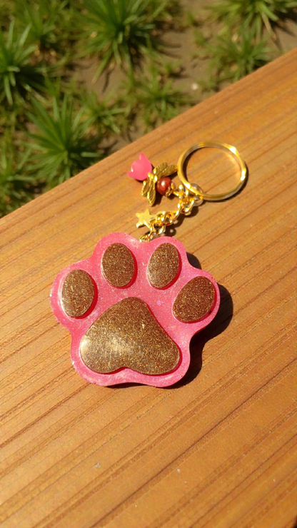 Resin keychain paw