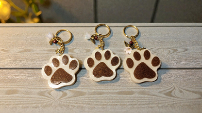 Resin keychain paw
