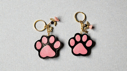 Resin keychain paw