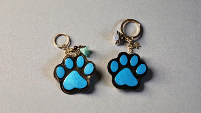 Resin keychain paw