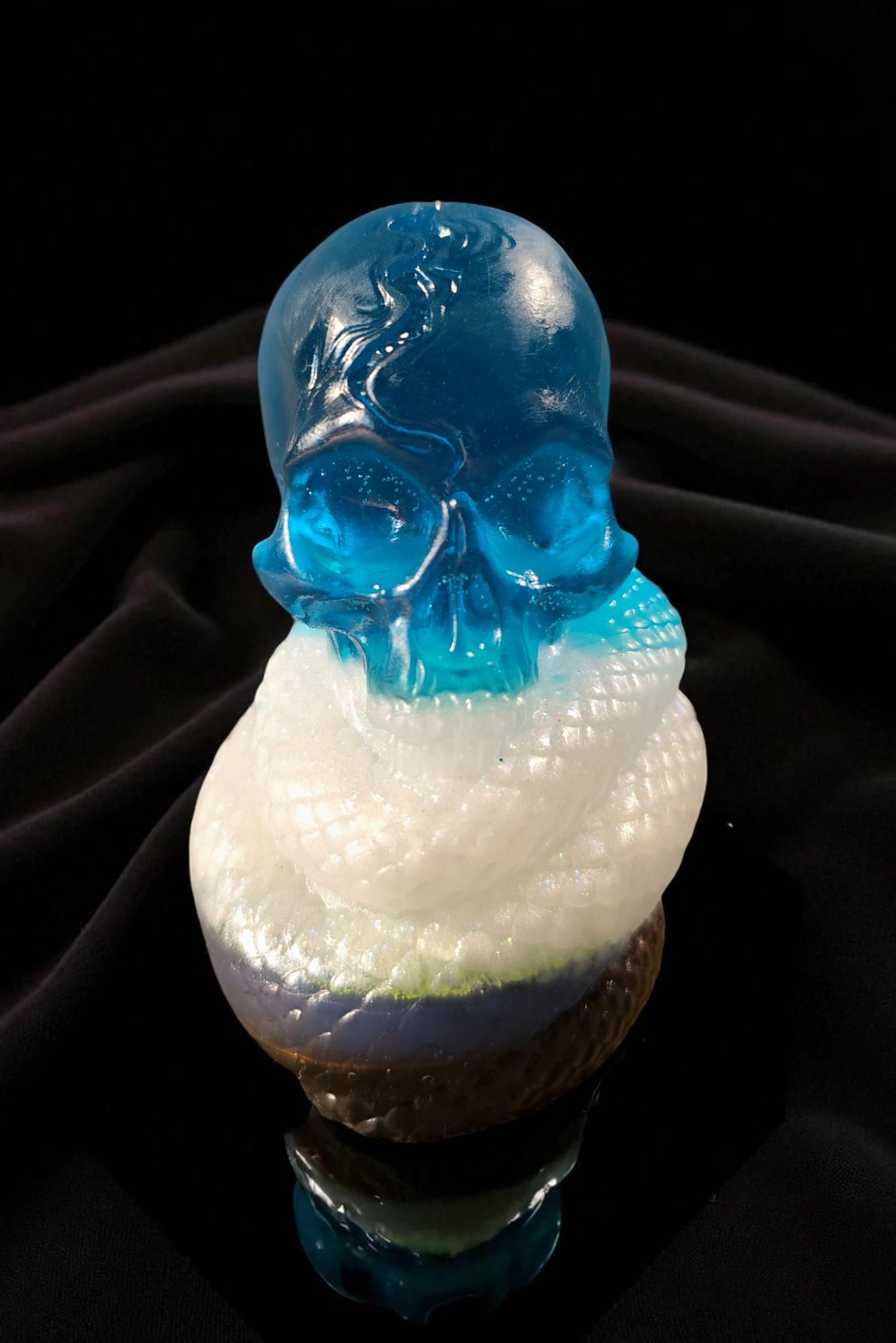 Snake skull of the shadow world – unique epoxy resin piece with glitter bite