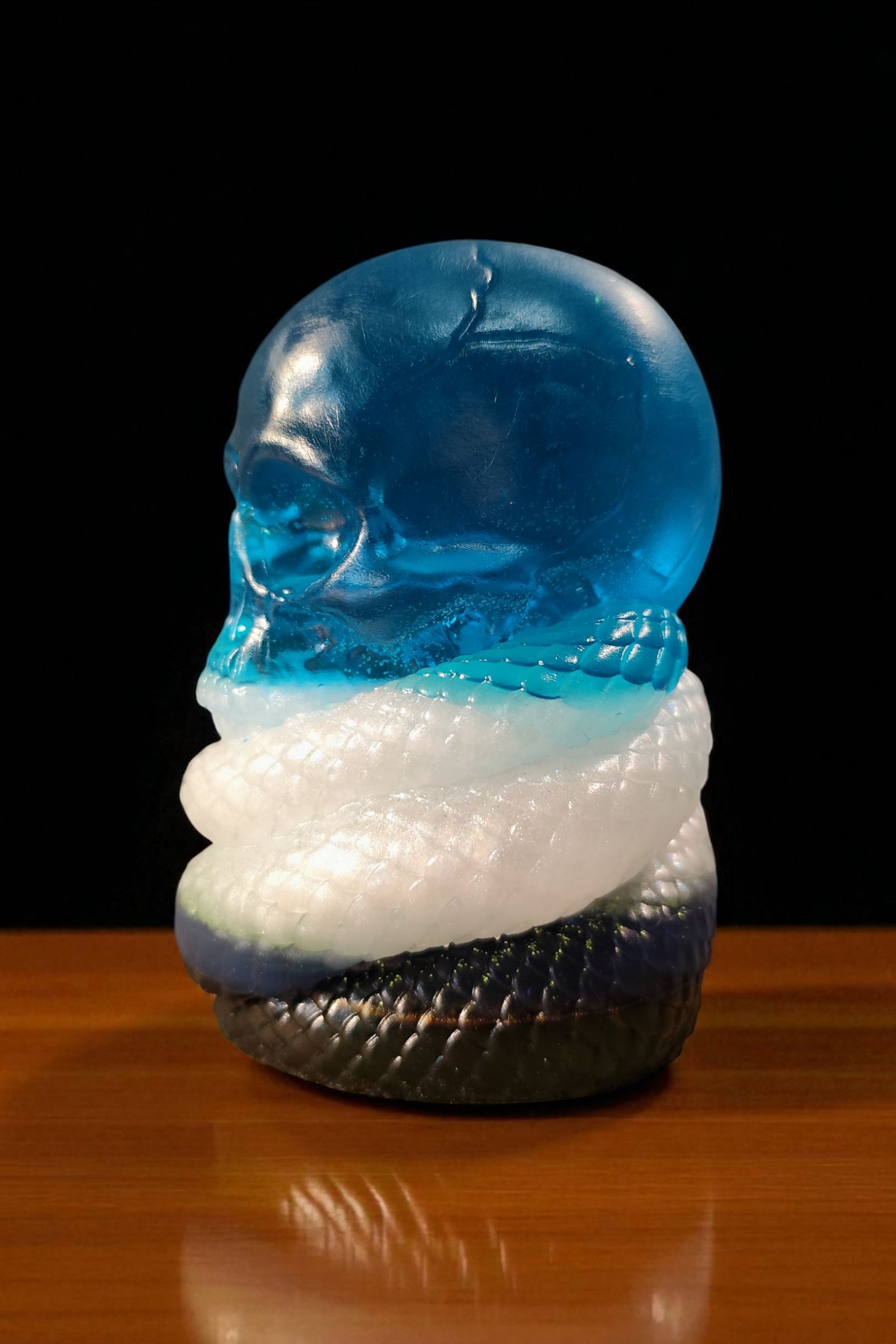 Snake skull of the shadow world – unique epoxy resin piece with glitter bite