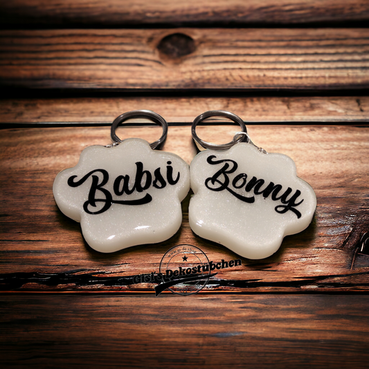 Resin paw keychain with name