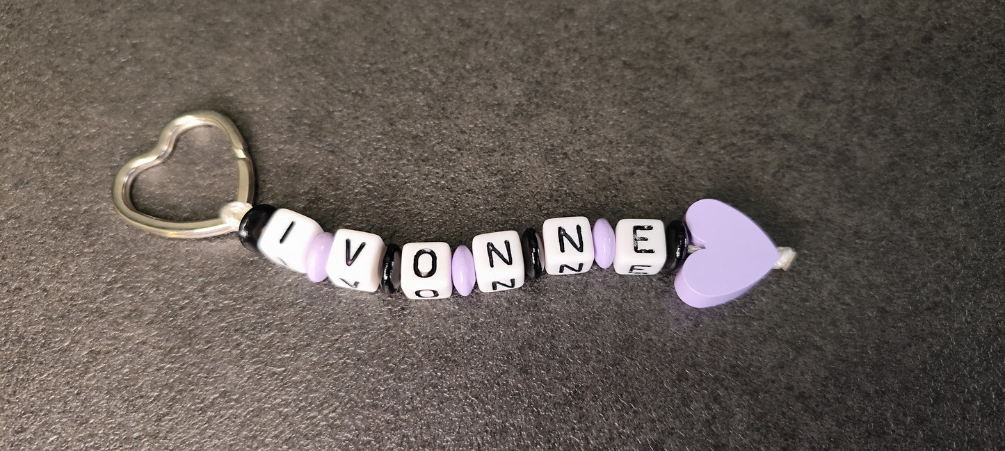 Keychains with name and heart motif in various colors 