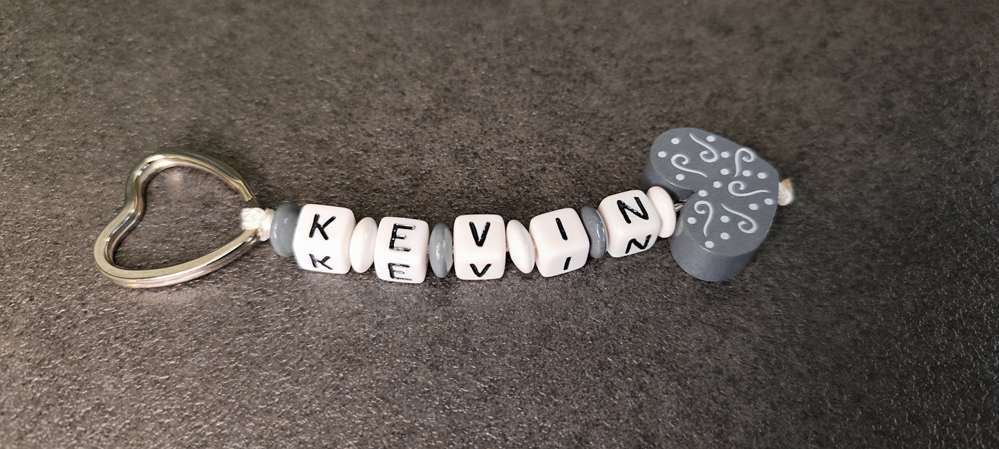 Keychains with name and heart motif in various colors 