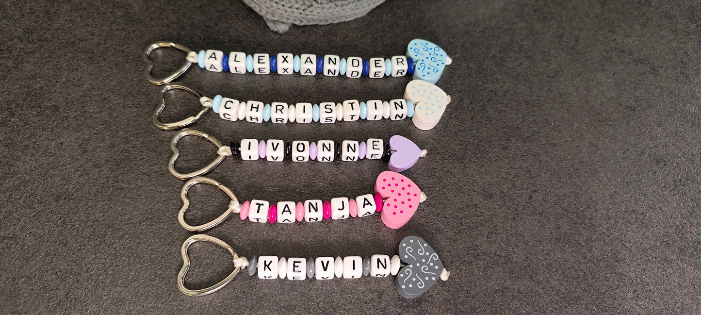 Keychains with name and heart motif in various colors 