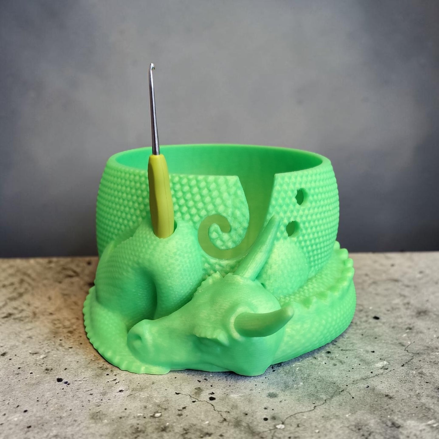 Wollhalter Drache 3D Druck – Wollschale mit Halter für Häkelnadel & Schere