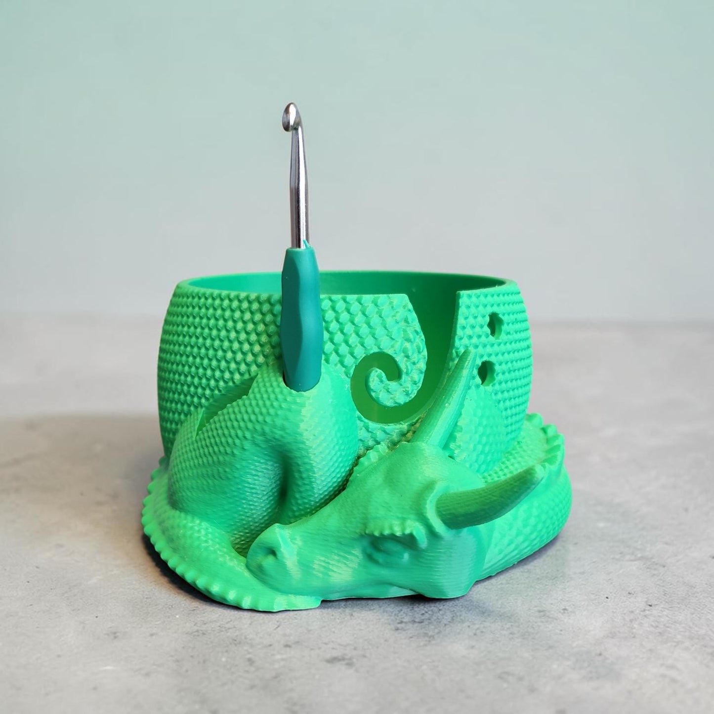 Wollhalter Drache 3D Druck – Wollschale mit Halter für Häkelnadel & Schere