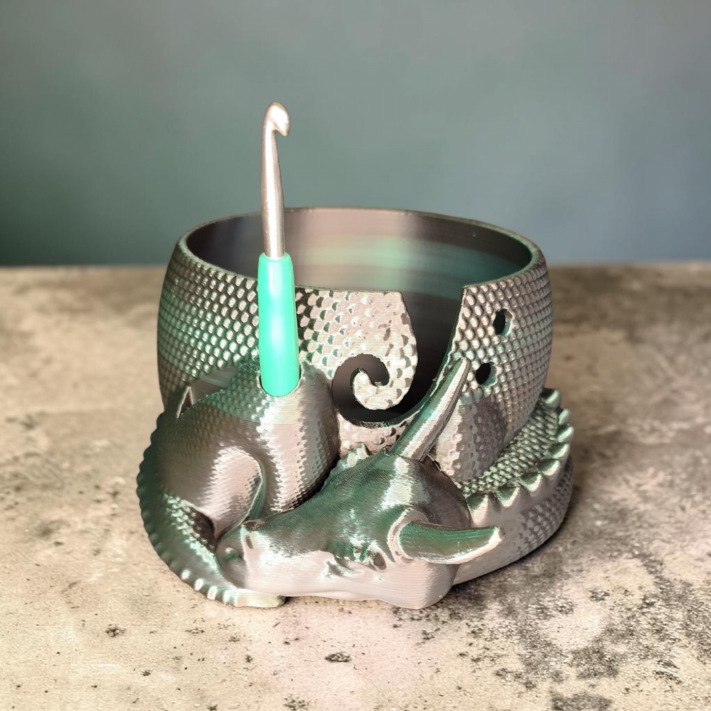 Wollhalter Drache 3D Druck – Wollschale mit Halter für Häkelnadel & Schere